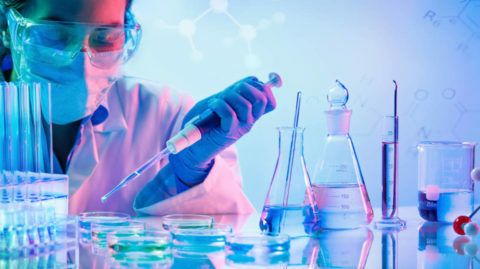 COVID-19: OXFORD Y ASTRAZENECA REANUDARON LOS ENSAYOS DE SU VACUNA